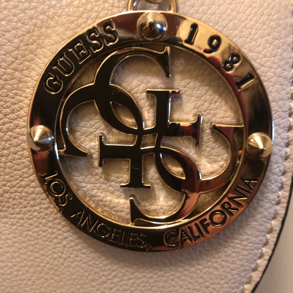 NWOT- Guess Crossbody